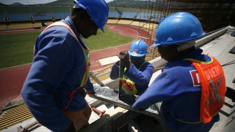 VENTER P� DRILLO: Norges kamp mot S�r-Afrika spilles p� den nyrenoverte stadionet Royal Bafokeng i Rustenburg med en tilskuerkapasitet p� 42 000. Dette bildet ble tatt i slutten av november. Foto: Radu Sigheti/Reuters/Scanpix