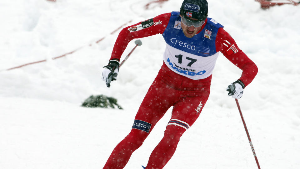 OVERTOK LEDELSEN: Petter Northug jr. passerte Dario Cologna i Trondheim. Foto: Gorm Kallestad/SCANPIX