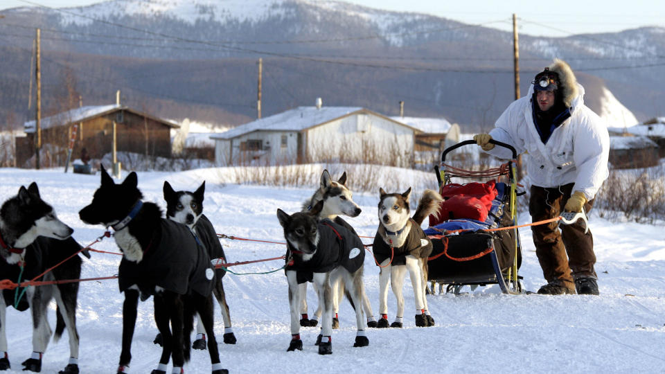 INNE P� TOPP 10: Bj�rnar Andersen hadde kj�rt seg inn blant de ti beste da han veltet og ble skadd. Foto: AP