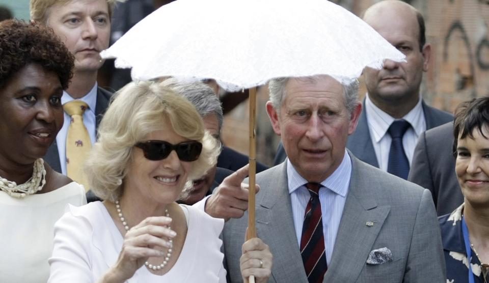 BEKYMRET:  P� bes�k i Brasil uttrykte prins Charles sterk bekymring for klimaet. Her sammen med kona hertuginne Camilla av Cornwall. Foto:  REUTERS/Sergio Moraes