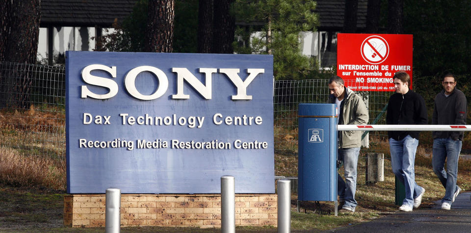 STENGER OM F� UKER: Sony annonserte forrige m�ned at fabrikken i Pontonx-sur-lAdour m� stenge p� grunn av d�rlig l�nnsomhet. Hovedproduksjonen her har dreid seg om videokassetter. Arkivfoto: AFP PHOTO/SCANPIX