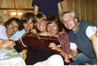 Radiorekka: Deler av den f�rste redaksjonen i Radio
Nova i 1982. Fra venstre, Grimstad, Tore Tollefsrud,
Anne Waldrop, Trond Smith-Meyer og Dag Ynglan.