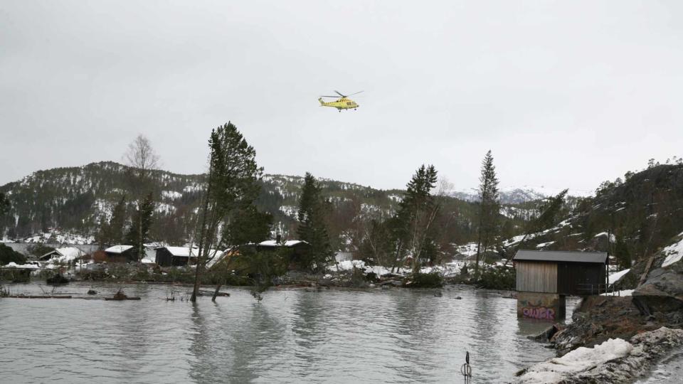 STORT RAS: Flere hus og hytter er tatt av raset i Namsos. Foto: MARTIN H�GENSEN