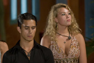 SJEKKET UT: Evelyn Mariell Harjo Salomonsen ble f�rste deltaker ut av �Paradise Hotel�. (FOTO: TV3)