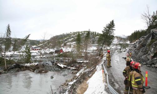 RASTE UT: Et stort leirras feide med seg seks hus i Namsos. Foto: MARTIN H�GENSEN