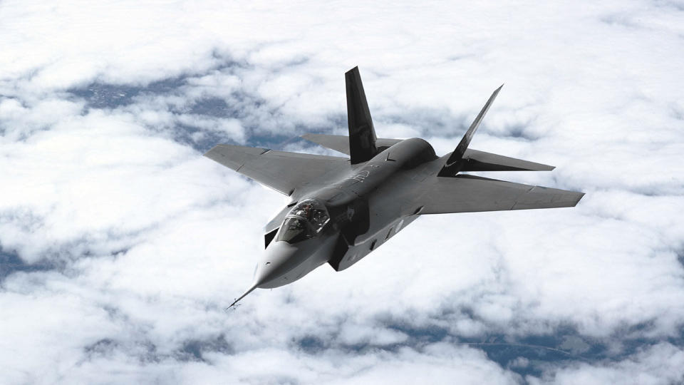 JOINT STRIKE FIGHTER: If�lge den amerikanske kongressen kan de nye flyene fra  Lockheed Martin koste over en milliard kroner i direkte innkj�pspris. Foto: Scanpix.