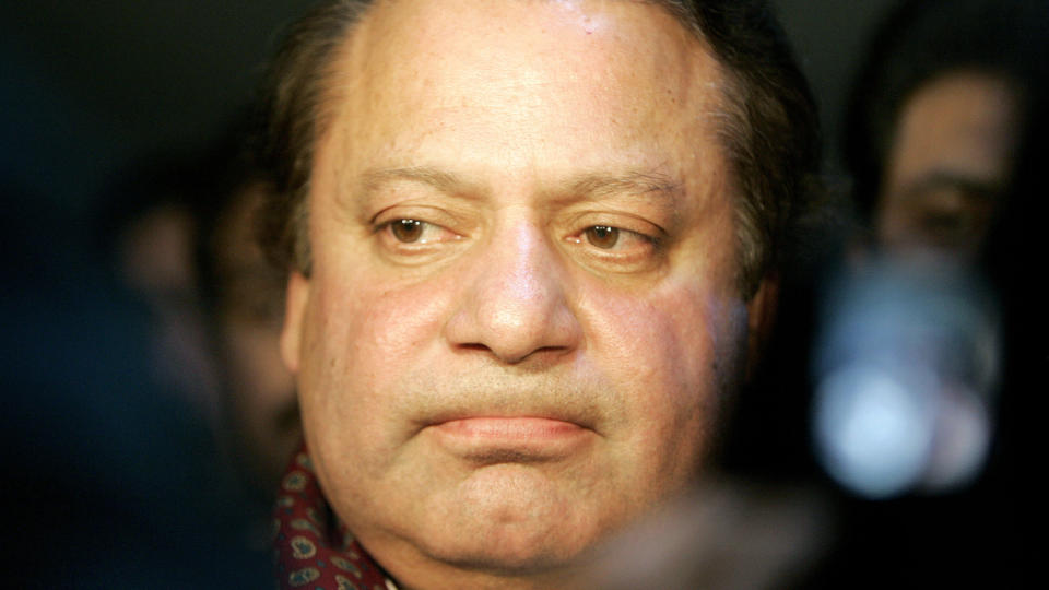 I HUSARREST: Opposisjonsleder Nawaz Sharif er satt i husarrest for � hindre at han deltar i dagens demonstrasjoner. Foto: Scanpix