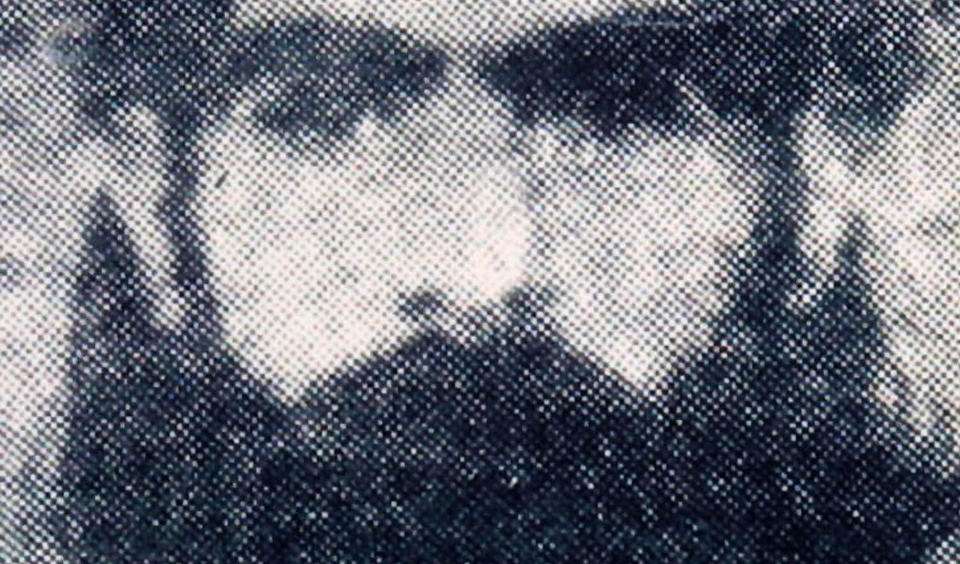 FREDSSAMTALER: Taliban-leder mulla Omar sender n� en representant som skal delta i fredssamtaler. Dette arkivfotoet viser et sjeldent, udatert bilde av Taliban-lederen. Foto: AP Photo/SCANPIX