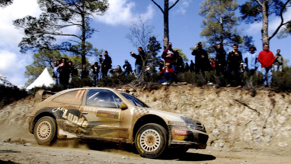 KJ�RTE SEG OPP: Petter Solberg kom seg opp p� tredjeplassen etter nest siste fartspr�ve. Foto: EPA