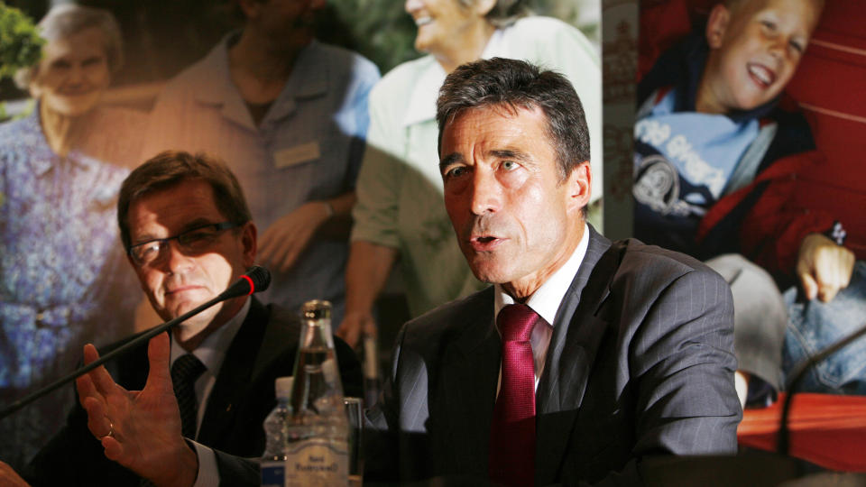 HET KANDIDAT: Danmarks statsminister Anders Fogh Rasmussen vil bli NATO-sjef, og f�r norsk st�tte. Foto: John McConnico/AP