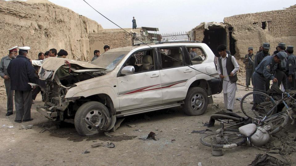 USKADD: Borgermesteren i Kabul, Ghulam Haidar Hameedi, slapp uskadd fra et attentat der en veibombe sprengte bilen hans i stykker s�ndag. Foto: REUTERS/SCANPIX