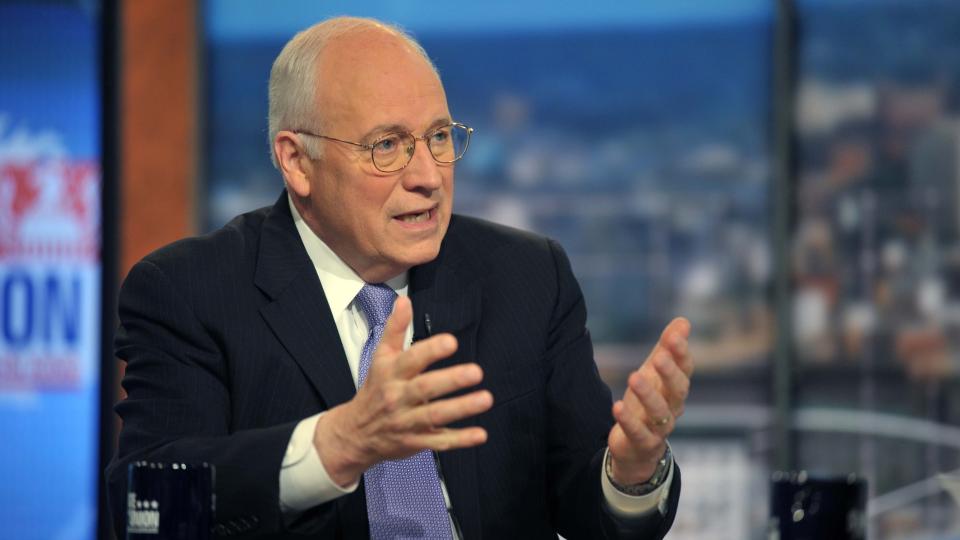 GIR INTERVJU: Dick Cheney fotografert hos CNN, der han forsvarte Bushs politikk. Foto: Kevin Wolf/AP/Scanpix