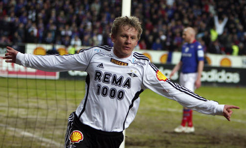 I FOKUS: Steffen headet i tverrliggeren, bommet p� en straffe og scoret et m�l p� overtid i f�rste omgang mot sin tidligere arbeidsgiver. Foto: Gorm Kallestad/Scanpix