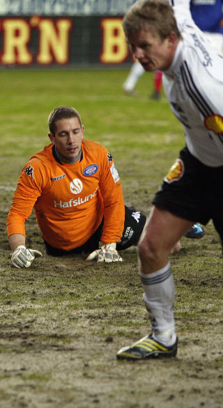 IKKE MAKS: V�lerengas keeper Troy Perkins fikk det hektisk p� Lerkendal. Foto: Gorm Kallestad/Scanpix