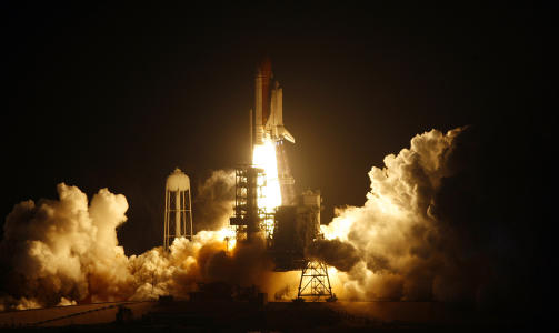 ENDELIG PÅ VEI: Romferga Discovery skytes ut fra Cape Canaveral i Florida 15. mars. Foto: GETTY IMAGES/AFP/SCANPIX ENDELIG PÅ VEI: Romferga Discovery skytes ut fra Cape Canaveral i Florida 15. mars. Foto: GETTY IMAGES/AFP/SCANPIX