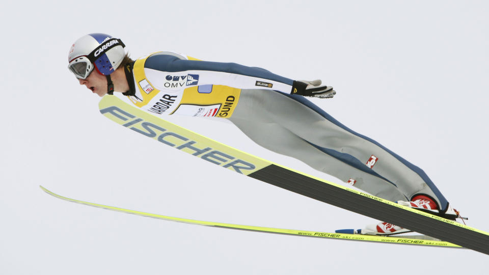 SKAL F� VELGE SELV: Gregor Schlierenzauer var misforn�yd med juryen etter lagkonkurransen i Vikersund i helga, og i den individuelle konkurransen fjernet juryen alt av spenning og glede med lav fart. Om renndirekt�ren i det internasjonale skiforbundet, Walter Hofer, f�r det som han vil skal hopperne selv f� velge fart og avsats i framtida.Foto: Scanpix / Terje Bendiksby