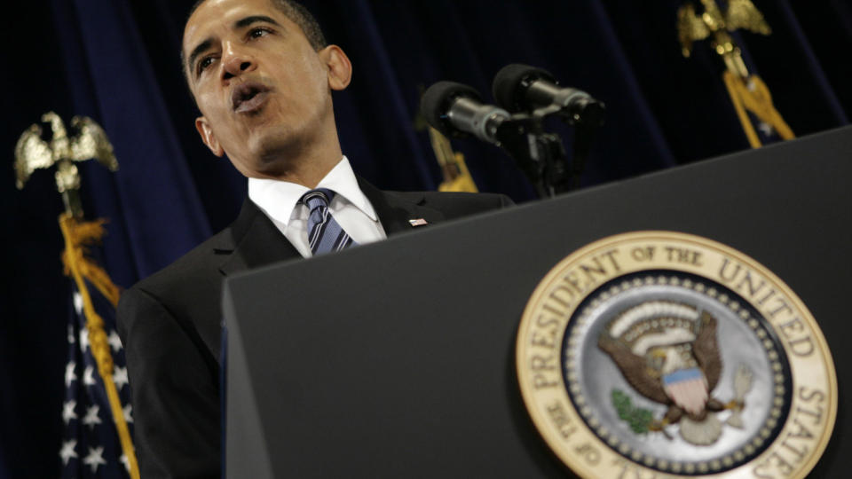 RASER MOT BONUSER:  P� en pressekonferanse i dag gikk Barack Obama hardt ut mot AIG. Foto: Scanpix