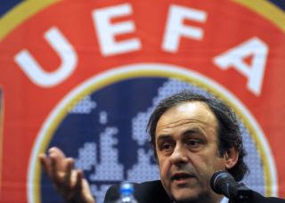 MORALSK PROBLEM: UEFA-president mener signeringer av mindre�rige f�rst og fremst er et etisk og moralsk problem. Foto: ROBERT ATANASOVSKI / AP.