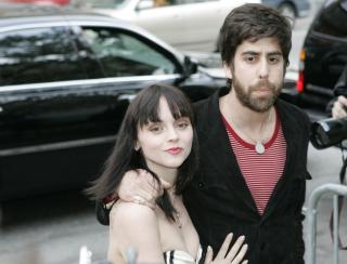 MED EKSEN: Christina Ricci har v�rt sammen med skuespiller Adam Goldberg. Her p� Tribeca Film Festival i New York i 2007. Foto: AP Photo/Shiho Fukada