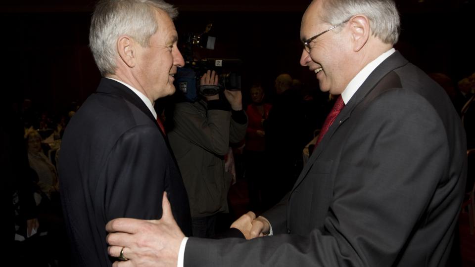 IKKE LENGER S� HJERTELIG: Stortingspresident Thorbj�rn Jagland (t.v.) kritiserer Aps partisekret�r Martin Kolberg for � blande altfor mye sammen og kalle det radikal islam. Foto: Terje Bendiksby/Scanpix