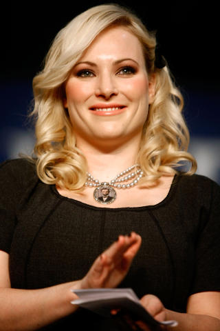 GIKK OPP I VEKT UNDER VALGKAMPEN:  Meghan McCain skriver at hun gikk opp i vekt under valgkampen, men at hun har en normal kropp. Dette bildet er tatt mot slutten av valgkampen. Foto: Chip Somodevilla/Getty Images/AFP/Scanpix