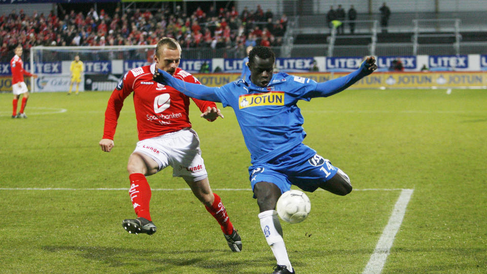 TOPP OG BUNN: Kristjan �rn Sigurdsson og Malick Man� befinner seg i hver sin ende av folkeb�rsen. Foto: Scanpix