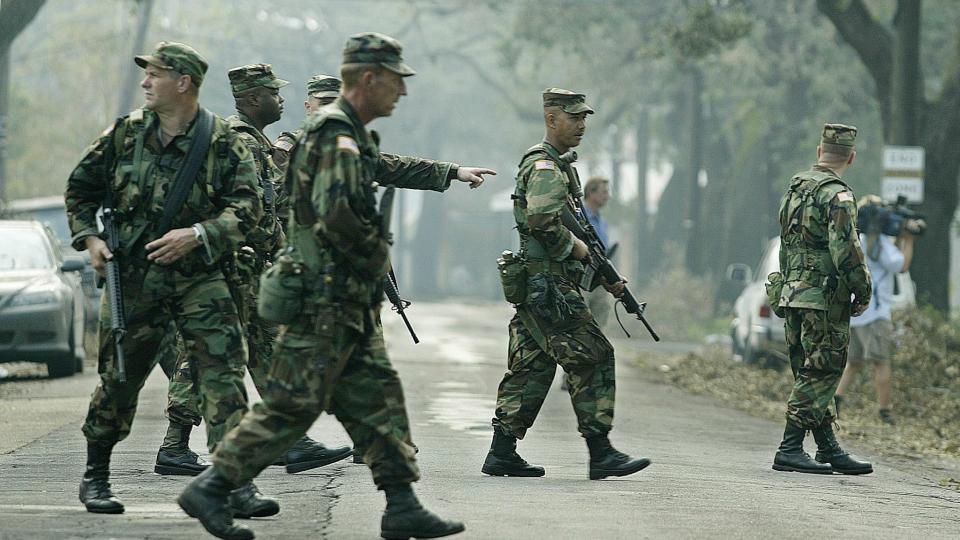 SKAL INN I NARKOKRIGEN: USA varsler at b�de Nasjonalgarden og spesialagenter kan bli satt inn mot de meksikanske kartellene. Her er Nasjonalgarden i aksjon under opprydningsarbeidet etter orkanen Katrina i New Orleans. Foto: Paul Buck/EPA/Scanpix
