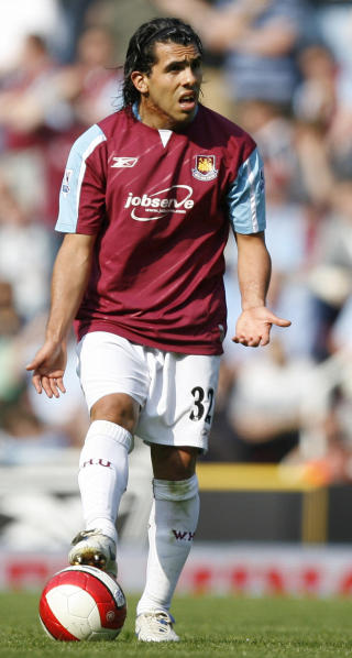 S�KSM�LENE ST�R I K�: West Ham reddet plassen i Premier League med Carlos Tevez p� laget, men kontraktstullet har s�rget for � holde klubbens ledelse opptatt med rettsapparatet fram til n�. Og da st�r det plutselig enda flere i s�ksm�lsk�en.Foto: AP /Tom Hevezi