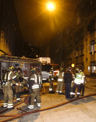 P�SATT: Politiet tror n� at brannen er p�tent. Dette har de ikke villet sl� fast tidligere.  Foto: Cornelius Poppe /SCANPIX