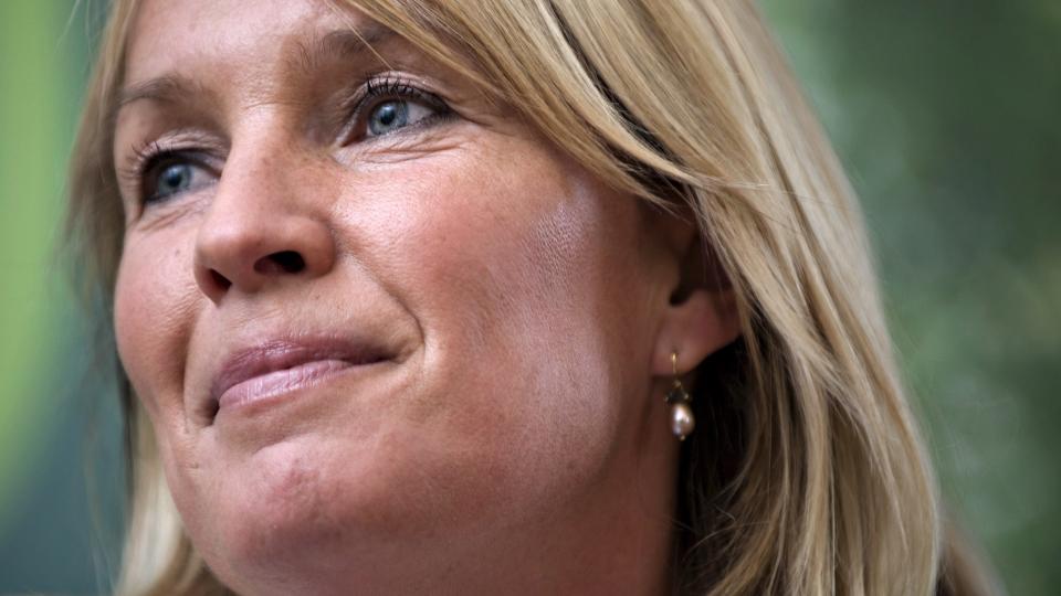 TAR DET MED RO: Danmarks �konomi- og erhvervsminister Lene Espersen sier i kveld at hun og familien f�ler seg helt trygge etter at en 67-�ring i g�r fors�kte � r�ve hennes to s�nner p� seks og sju �r fra skolefritidsordningen. Foto: EPA/RUNE EVENSEN/SCANPIX