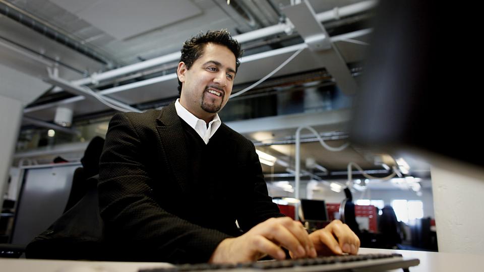 �NSKER DIALOG: Venstre-politiker Abid Q. Raja svarer leserne om radikal islam og behovet for dialog. Foto: Bj�rn Langsem