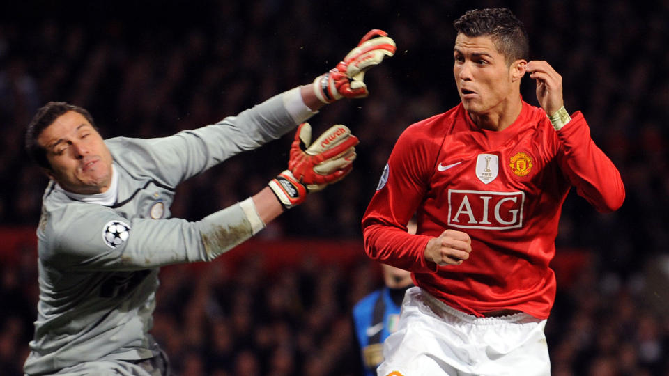 TREKNING I MORGEN: Her scorer Ronaldo mot Inter i forrige uke. I morgen f�r Manchester United vite hvem som venter i kvartfinalen i Champions League. Foto: Andrew Yates/AFP/Scanpix