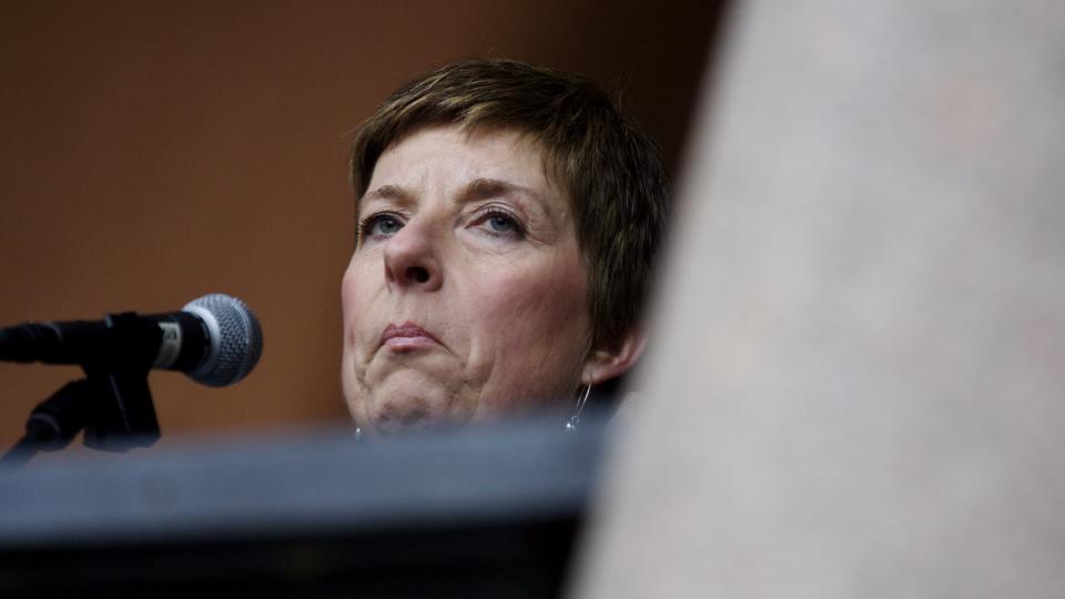 KRITISK: Forbundsleder Lisbeth Normann i Norsk Sykepleierforbund synes det er problematisk at belastningslidelser i kvinnedominerte yrker ikke blir godkjent som yrkessykdom.  
Foto: Kyrre Lien /  SCANPIX .