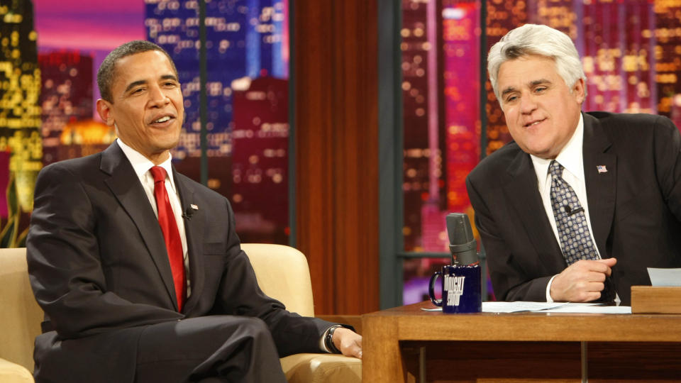 EPLEKJEKK: N� f�r Barack Obama svi for bowlingflausa hos Jay Leno. Foto: Gerald Herbert/AP/Scanpix
