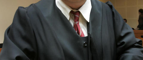 Fire menn tiltalt for tvangsekteskap