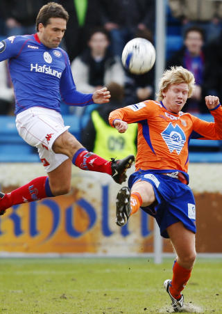 LEIESOLDAT: Martin Andresen har l�nt ut Fredrik Carlsen til AaFK. I f�rste serierunde m�ttes de p� Ullevaal.
Foto:  H�kon Mosvold Larsen, Scanpix