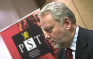 STILLER: PST-sjef J�rn Holme.
FOTO: MORTEN HOLM / SCANPIX