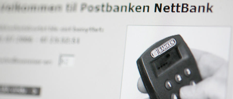 OVERF�RTE 500 000 KRONER TIL FEIL PERSON: Diskusjonen om bedre nettbanksikkerhet og bankenes ansvar kom i gang etter at en kvinne ved en tastefeil overf�rte en halv million kroner til feil konto sommer 2006. Foto: TORBJ�RN GR�NNING