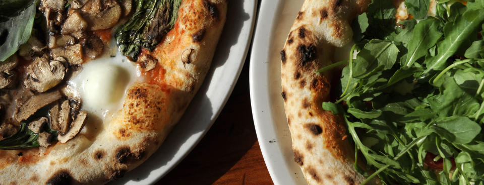 LETER ETTER SMITTEKILDEN: Minst 540 personer har blitt syke etter � ha bes�kt en pizzarestaurant i J�nkj�ping. Det svenske mattilsynet jakter n� p� smittekilden. Illustrasjonsfoto: AP PHOTO/SCANPIC