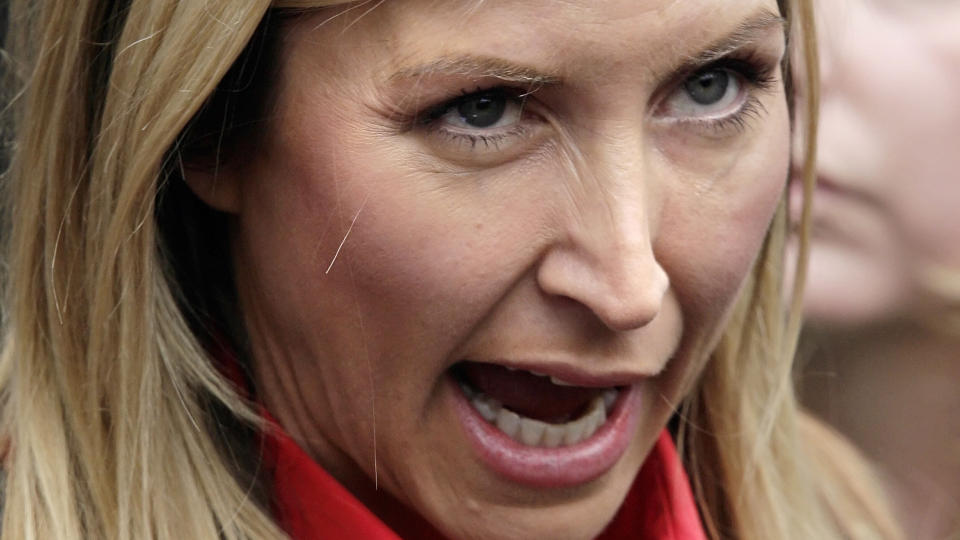 BURGER: Heather Mills skal if�lge britiske aviser ha signert en avtale med Burger King verdt 27 millioner kroner for � reklamere for en ny vegetarburger. . AFP PHOTO/LEON NEAL