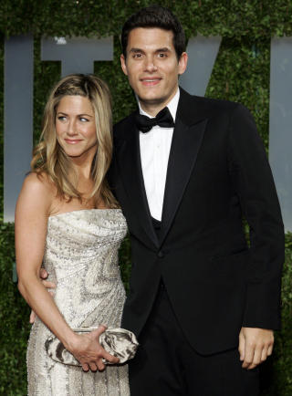 SLUTT: Aniston og Mayer etter Oscar-utdelingen i februar. REUTERS/Danny Moloshok