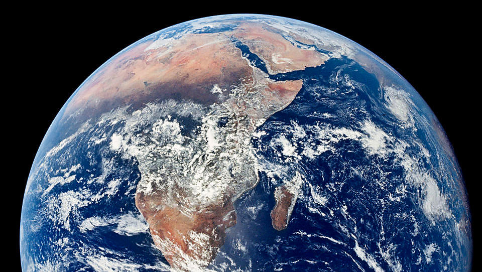 DARWIN SNART TILBAKEVIST:  L�reren i Arendal mener forskere er i ferd med � motbevise Darwin. Foto fra Nasa.gov