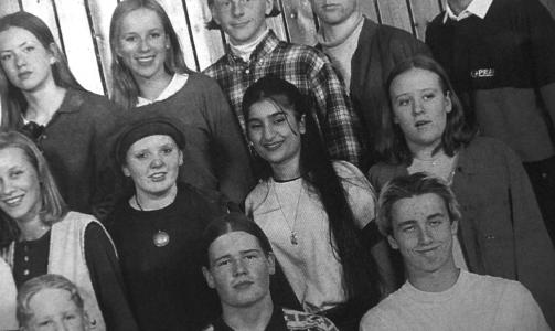 NIENDEKLASSING I 1995: Negar Khan p� klassebildet med klasse 9D p� en Oslo-skole i 1995.