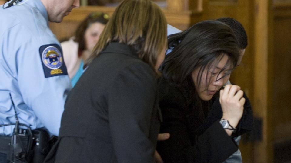 P�GREPET: Den 37 �r gamle kvinnen fikk bes�ksforbud mot sin fraseparerte ektemann etter at hun lenket seg til ham mens han sov. Foto: AP PHOTO/SCANPIX