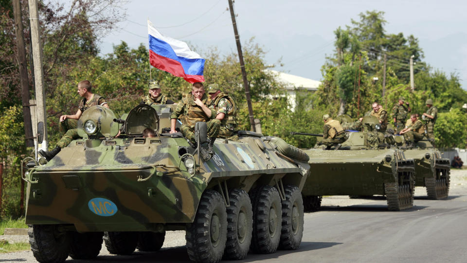 KONFLIKT: Russiske soldater i Vest-Georgia i august i fjor. N� advarer NATOs milit�re �verstkommanderende om at Russland fors�ker � svekke solidariteten i Europa. Foto: Umit Bektas/Reuters/Scanpix