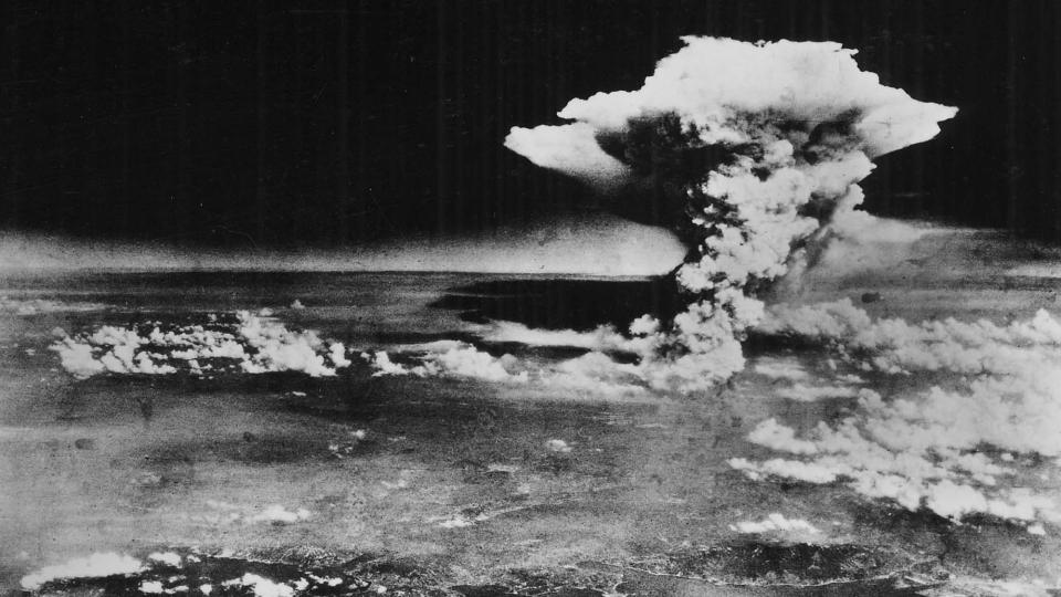 6. AUGUST 1945: Bildet, tatt fra bombeflyet Enola Gay, viser Hiroshima like etter at verdens f�rste atombombe ble sluppet i krig. Et sted i ruinene l� 29-�ringen Tsutomu Yamaguchi. Han var skadd og forbrent, men overlevde. Og satte kursen hjem til Nagasaki. Foto: AP/U.S. Army via Hiroshima Peace Memorial Museum/SCANPIX