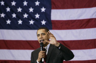 SNAKKER TIL FOLKET: En del av Obamas offensive strategi dreier seg om deltakelse i sosiale nettverk p� internett, tv-show og nettm�te. Akkurat som FDR er han godt synlig for folket. Foto: REUTERS/Jim Young