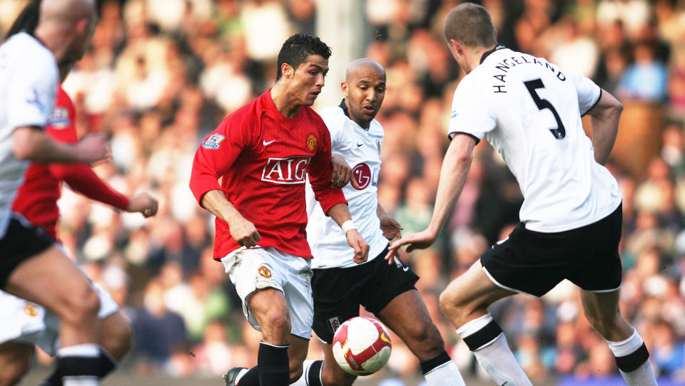 H�YT VERDSATT: Fulham er villige til � betale Brede Hangeland godt for at nordmannen ogs� neste sesong skal v�re p� plass i forsvaret for � stoppe spillere som Cristiano Ronaldo. Foto: SCANPIX/AFP/Chris Ratcliffe