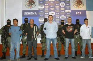 TATT: I tillegg til Hector Huerta Rios ble fire av hans livvakter arrestert. Foto: SCANPIX/ EPA/MARIO GUZMAN