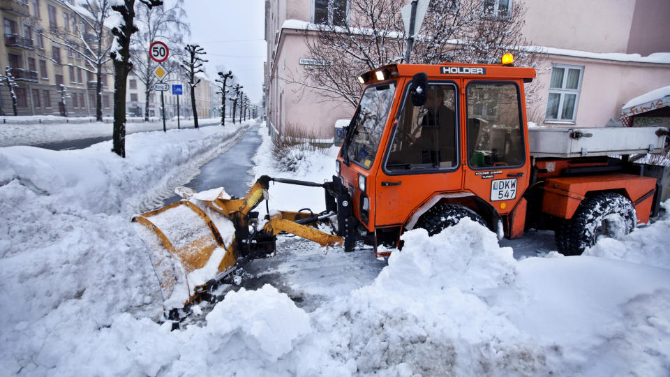 P�'N IGJEN: Br�ytemannskapene i Oslo jobbet hardt i slutten av februar. I helga m� de p� jobb igjen. Foto: Kyrre Lien/Scanpix